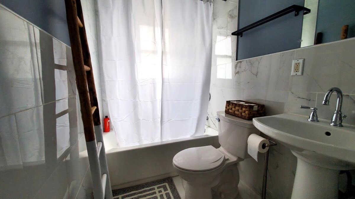 The Blue Sapphire 2Br 2 King Beds & Ample Backyard Bridgeport Exterior foto